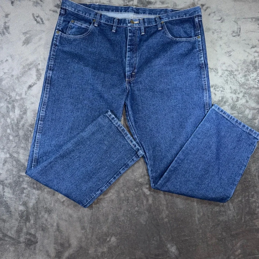 Mens 44x32 Wrangler Rugged Wear Jeans Blue Excellent Straight Leg 100% Cotton